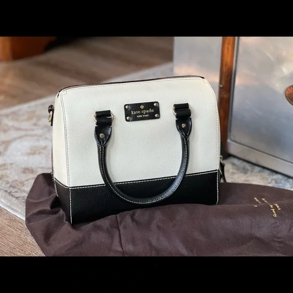 Kate Spade ♠️ Brand New Beautiful handbag or use it as crossbody. - Picture 10 of 10